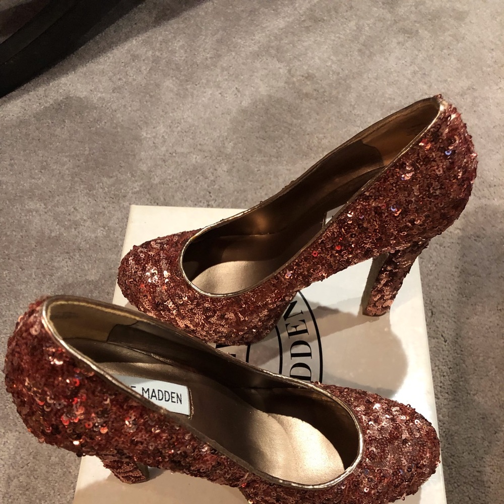 Shoes - Picture 3 of 7
